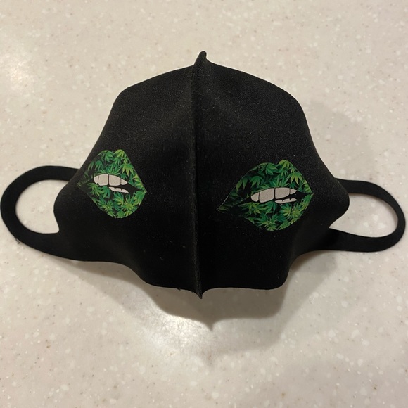 Face mask “420 Ganja lips” combo - Picture 4 of 5